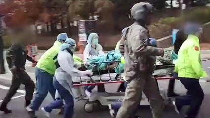 [취재N팩트] 北, 귀순병사에 40여 발 총격...軍, 북 병사 15분간 발견 못 해 / YTN