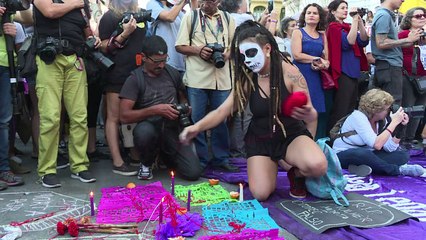 Video herunterladen: Brasileñas protestan contra ley que recorta derecho al aborto