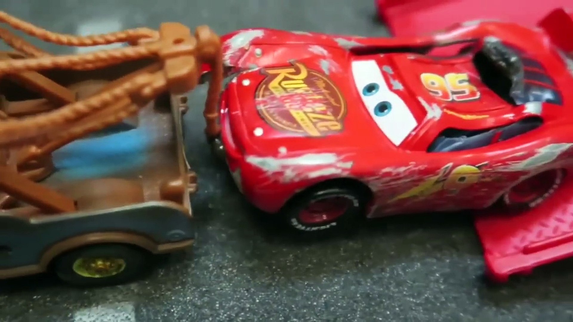 Movie Cars 3 : McQueen's Crash Scene Reenactment - StopMotion 