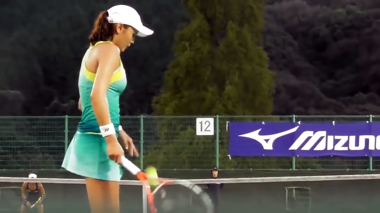 ＜女子テニス＞　超ローアングルからの撮影で実際の球筋を正確に