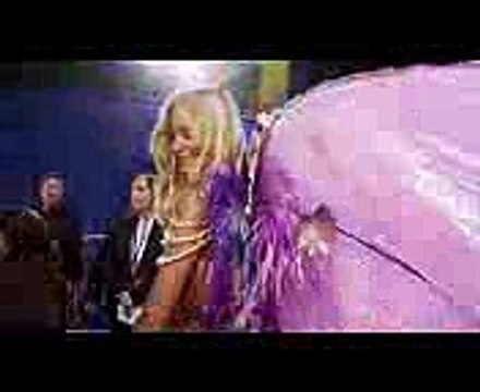 Kanye West and Jay-Z - Niggas in Paris (Victoria Secrets Fashion Show 2011) Live HD