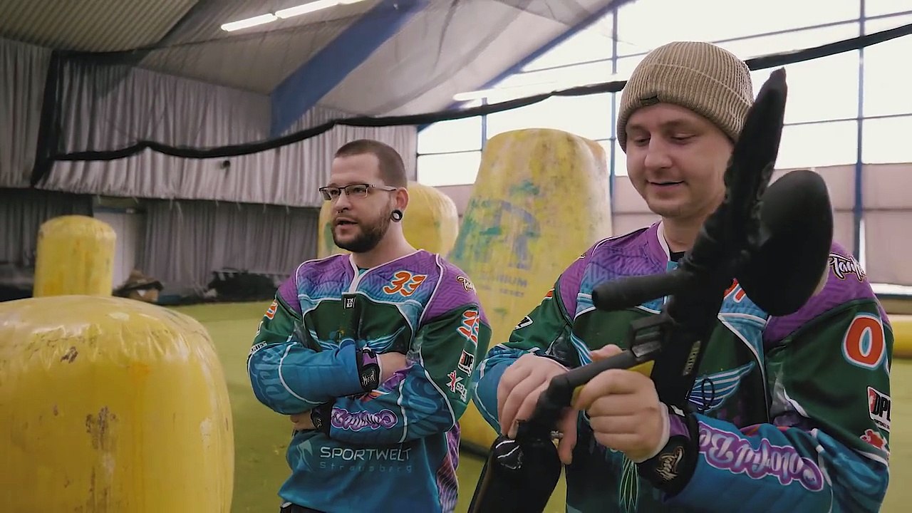 Bodybuilder bekommen Platzwunden - Paintball Challenge!!