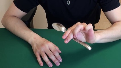 どんなスプーンでも曲げられます。種明かし