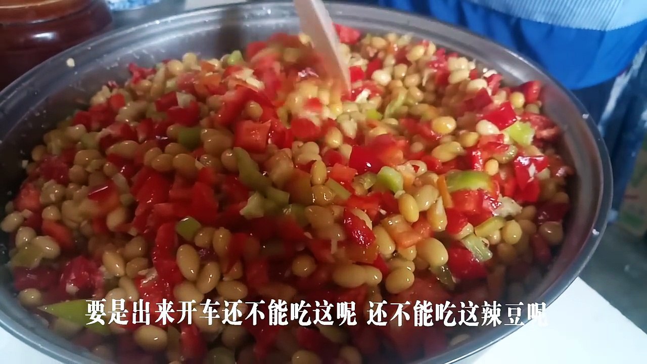 辣椒配黄豆，农村妈妈简简单单做道菜，挑食的老能多吃2个大馒头