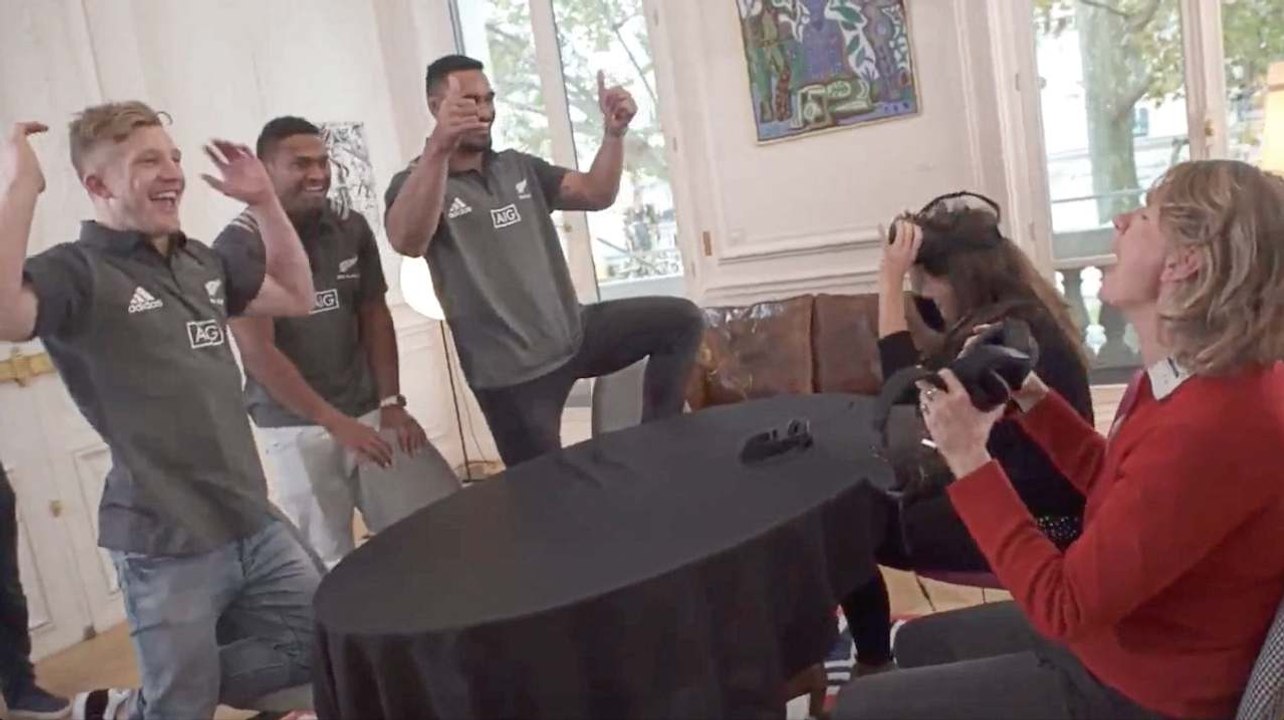 Des joueurs All Blacks piègent des supporteurs français lors d'une caméra cachée