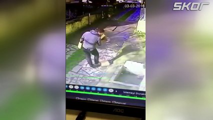 Balona rövaşata atan adamdan sonra kutuyu sektiren adam