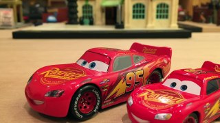 Disney Store Cars 3 McQueen, Cruz, Sterling & Next Generation Rust-Eze Racers 5-Pack