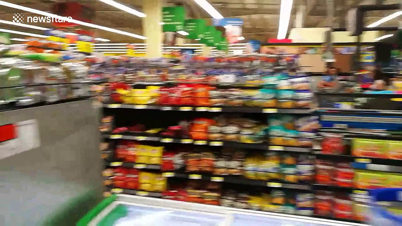 Shoppers flee Walmart as quake hits Costa Rican capital