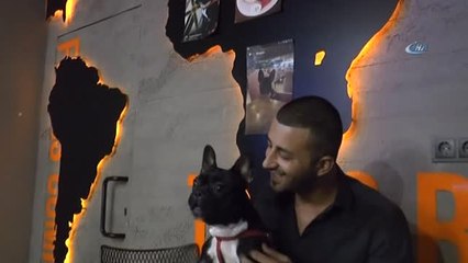 Evladı Gibi Gördüğü Köpeğine Doğum Günü Sürprizi Yaptı