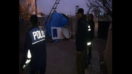 Kürekle bahçe kazıp uyuşturucu aradılar