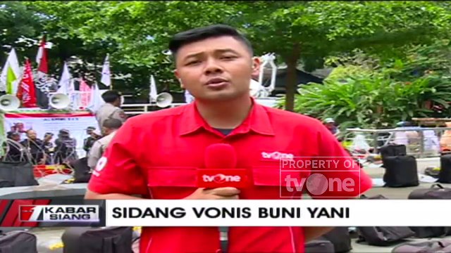 Massa Memenuhi Luar Gedung Persidangan Vonis Buni Yani