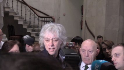 Dublin: Bob Geldof ne veut pas être lié à Aung San Suu Kyi