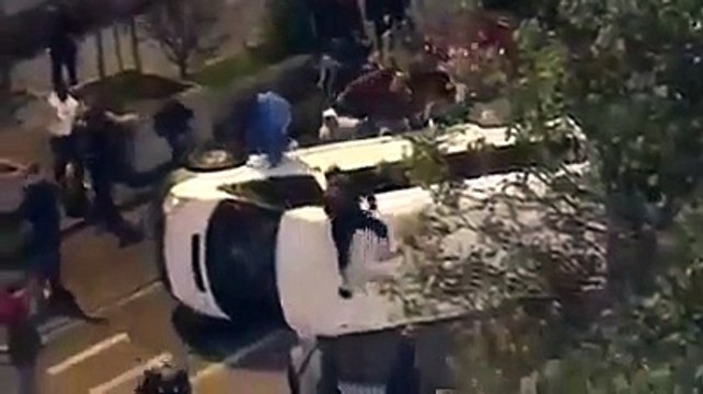 Quand les supporters Marocains détruisent un bus !