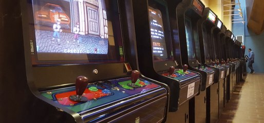 Atracón de máquinas arcade en Retro Sevilla