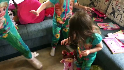 ISLAS 4th BIRTHDAY MORNING OPENING PRESENTS!!