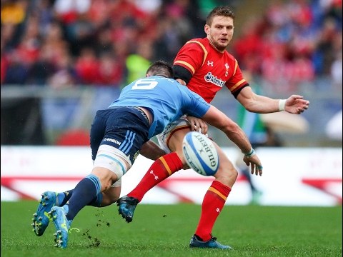 Pinpoint cross kick from Biggar nearly leads to break! | RBS 6 Nations