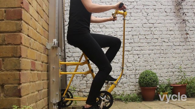 Ce vélo accroché au mur.. est un Ascenseur à pédales !