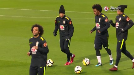 Gabriel Jesus out here schooling Neymar Jr. 