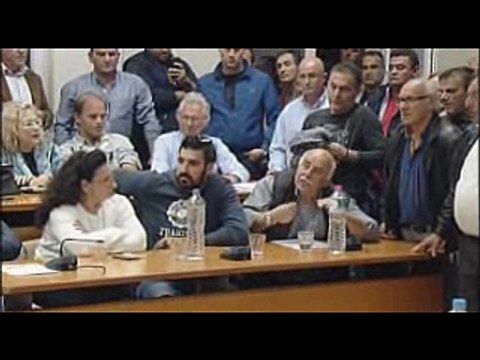 Κλείνει σε 6 μήνες ο καταυλισμός των ΡΟΜΑ στη Θήβα. Ξεχείλισε η οργή των κατοίκων του Πυριού