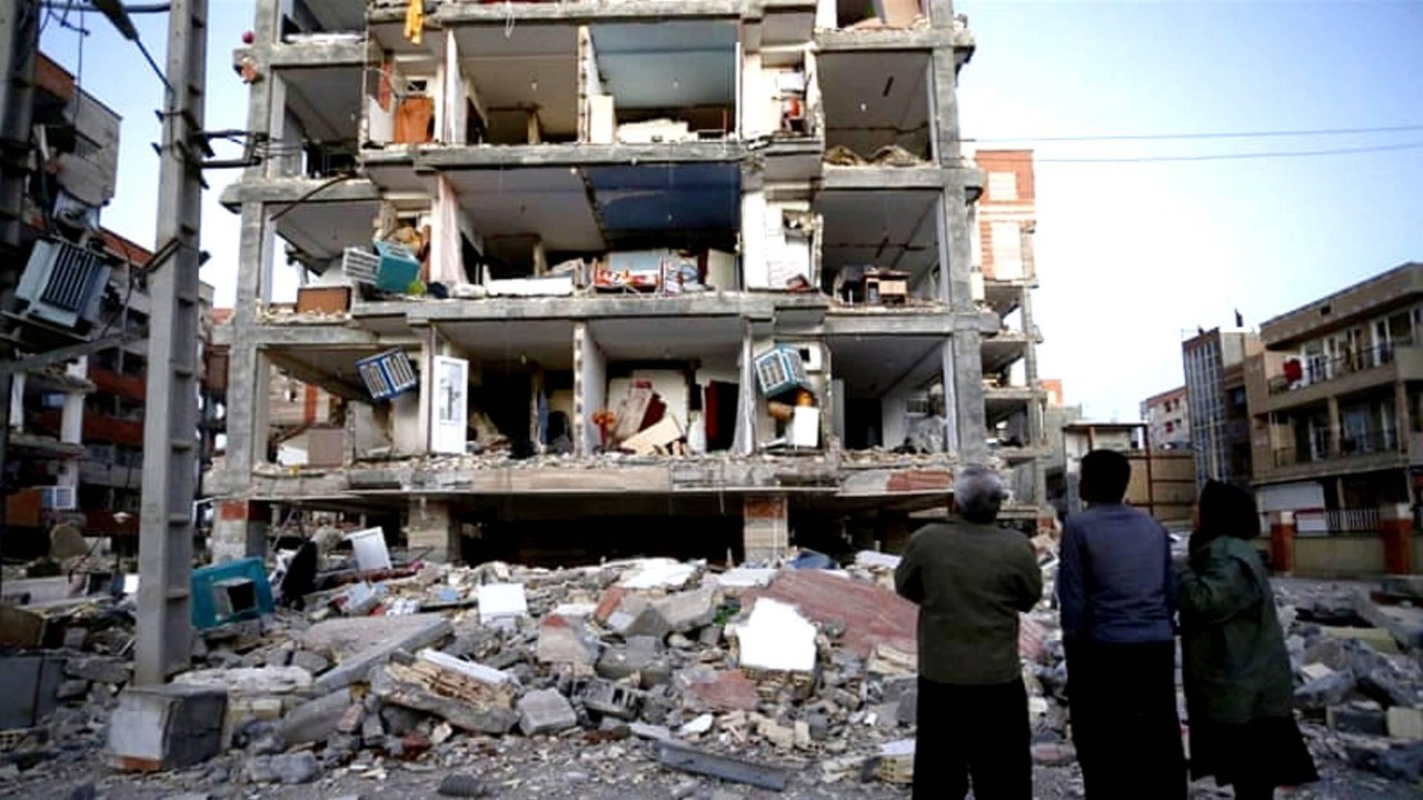 Iran-Iraq earthquake: Desperate search for survivors