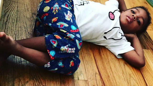 Un petit garçon de 3 ans meurt après avoir mangé un sandwich au fromage, la réaction des parents est bouleversante !