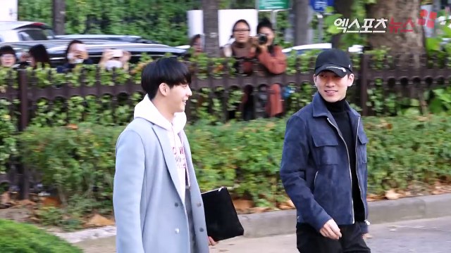 비투비 뮤직뱅크 출근길 중 갑자기 춤을 줘…팬들도 당황(yook sungjae,BTOB,music bank,직캠/fancam,목청 남팬)