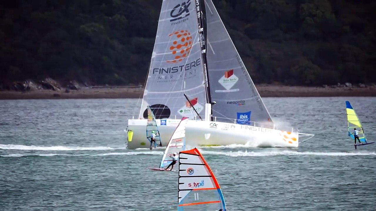 IMOCA vs Windsurfing with foil at Finist'Air Brest