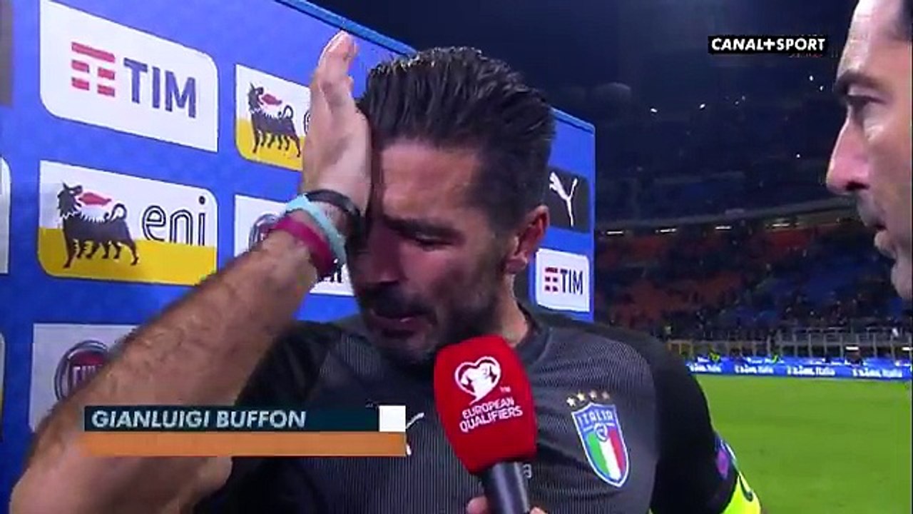 Les larmes de Gianluigi Buffon après l'échec de l'Italie contre la Suède