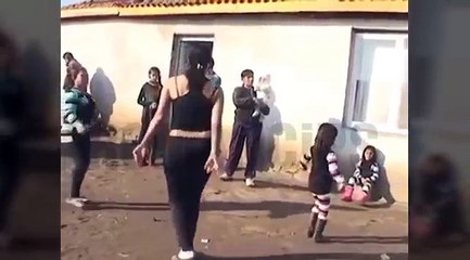 Yok Böyle Ritim Dans Roman kızı oynuyor romancips