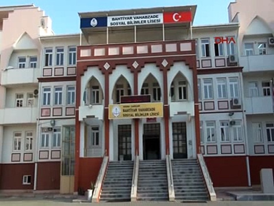 'OKUL MÜDÜRÜ 10 KASIM'DA ŞARKI EŞLİĞİNDE OYNADI' İDDİASI