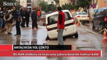 Antalya’da yol çöktü