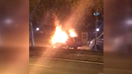 Yanan Aracını Bırakıp Kaçtı