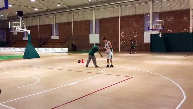MOMENTOS DEL ENTRENAMIENTO DE DAVID JIMENEZ EN UNICAJA-