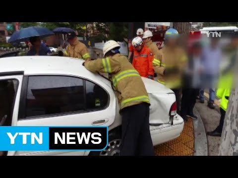 신호 위반 택시 교차로 진입하다 사고...3명 다쳐 / YTN (Yes! Top News)