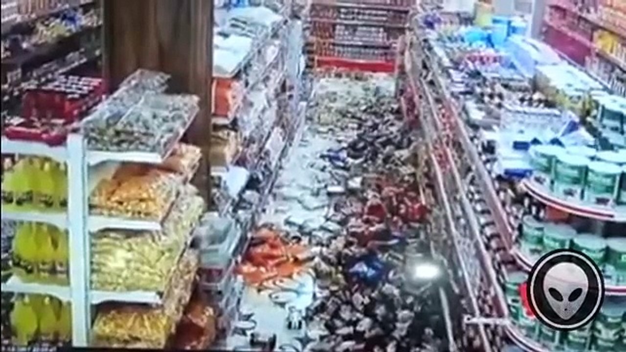 7.2 Magnitude Earthquake Hits Iran Iraq and Kuwait ! 11/12/2017 (First Footage)