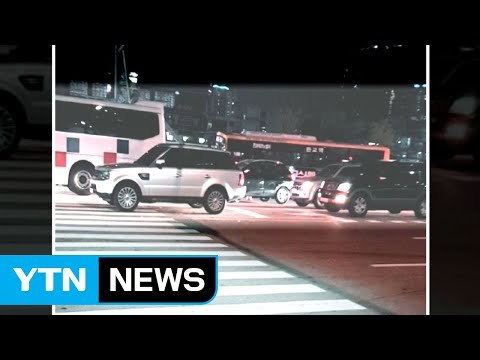 버스 기사끼리 시비로 사고...승객 1명 다쳐 / YTN