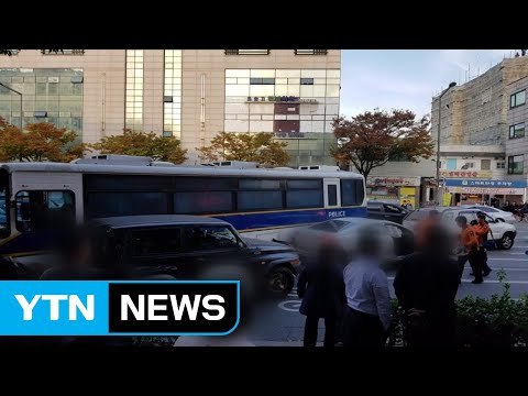 경찰 버스 좌회전 중 '쾅'...차량 6대 잇단 추돌 / YTN