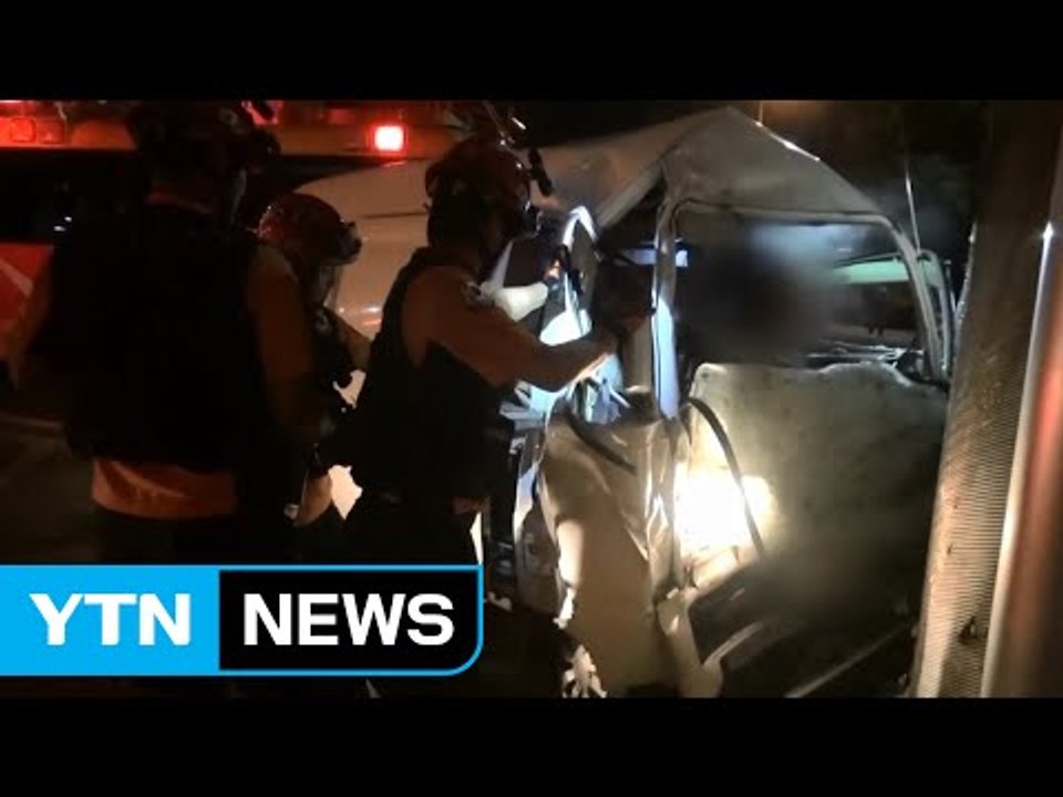 승합차 교각 들이받아...운전자 숨져 / YTN (Yes! Top News)