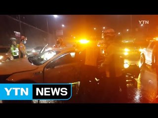 택시 중앙분리대 추돌...운전자 크게 다쳐 / YTN (Yes! Top News)