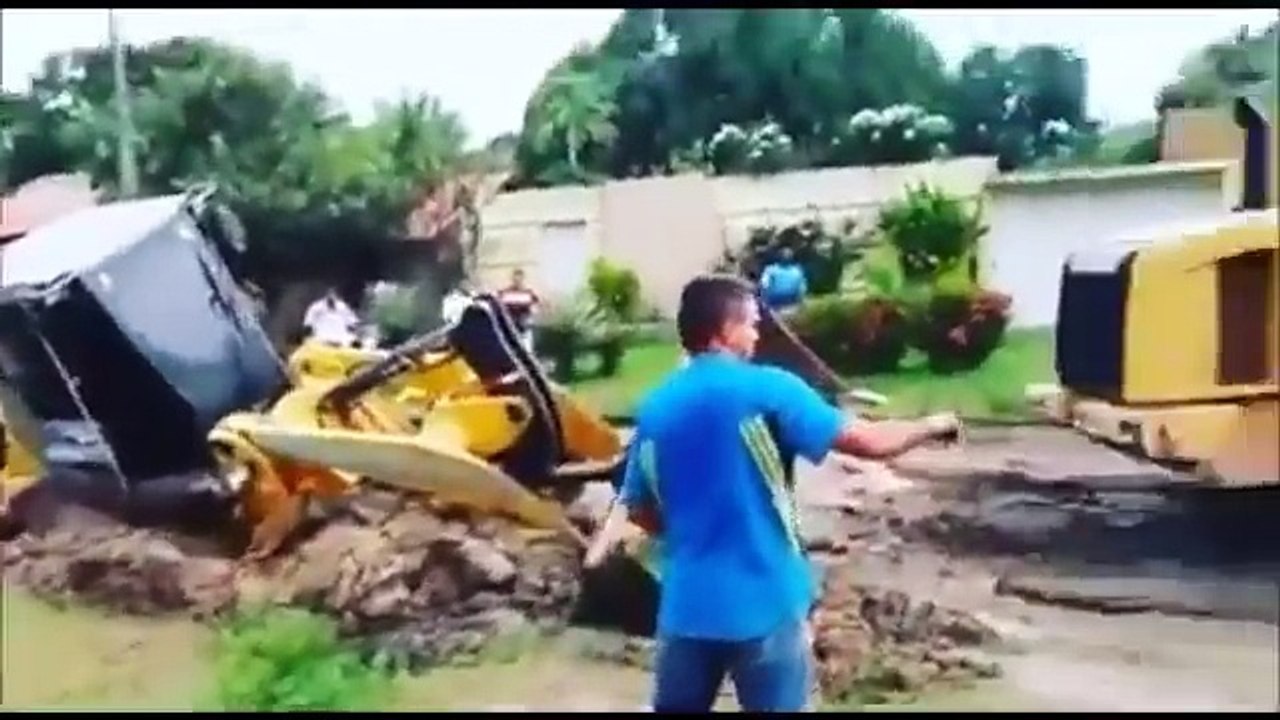 Heavy Equipment Heavy Truck Fails 2017 Excavator Accidents Caught On