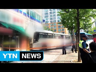 교차로에서 버스끼리 충돌 후 상가로 돌진...22명 부상 / YTN (Yes! Top News)