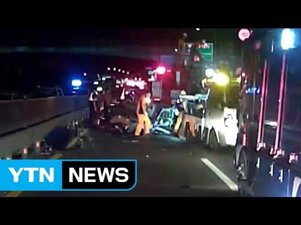 차선 바꾸던 승용차 뒤집혀...운전자 사망 / YTN (Yes! Top News)