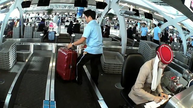 A380 EMIRATES EK384 FIRST CLASS BANGKOK HONG KONG 241013