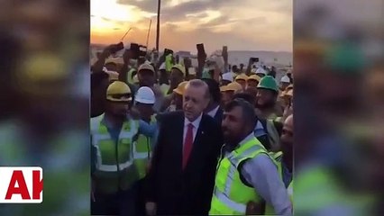 Kuveyt'teki Türk işçilerden Cumhurbaşkanı Erdoğan'a sevgi seli!; O anlar kamerada