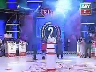 Wife Husband funny talk in Pakistani game show "Ijaj sahab araam se daaliye"