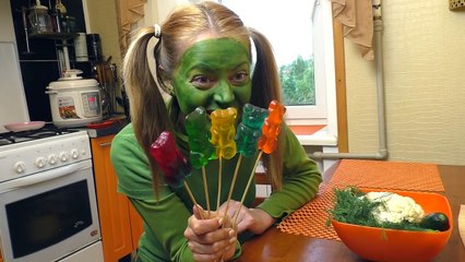 Bad Baby with Tantrum and Crying for Lollipops Little Babies Learn Colors with Finger Family Song-uQLKeRPCpn0