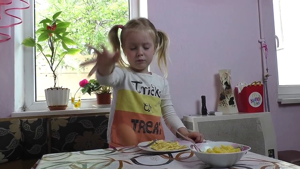 Bad Baby Пранки Над Мамой Маргарита Разыграла c Яйцами Маму Видео для детей Плохие детки Prank Margo-P3OvoJ-EE6k