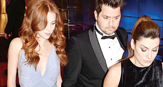 Elçin Sangu Aldatıldı mı? Sevgilisinin, Genç Bir Kadınla Sarmaş Dolaş Fotoğrafları Çıktı