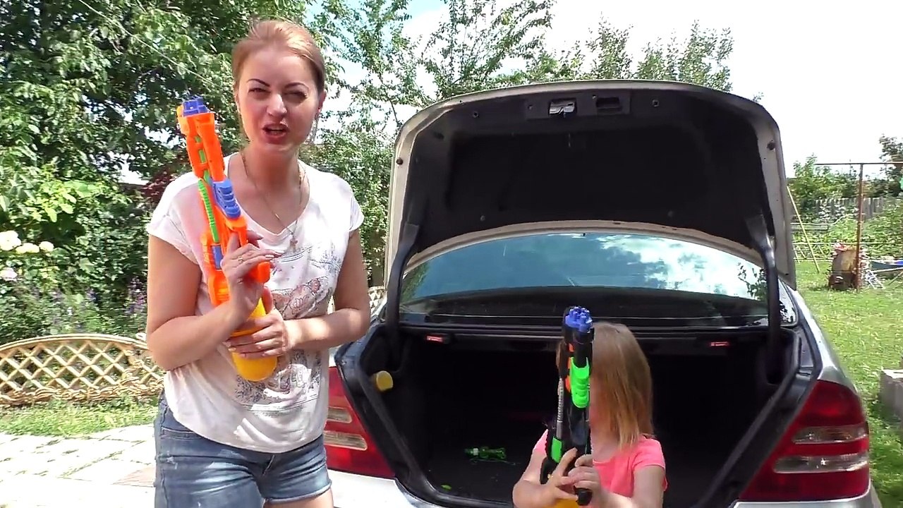 Nerf War   Scary Killer Clown 2 Нерф Битва с Киллер Клоуном _ Клоун Вернулся!-zeAd_RWzJjc