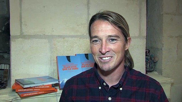 Alex Caizergues, recordman mondial de vitesse en kitesurf et auteur de Plus vite que le vent